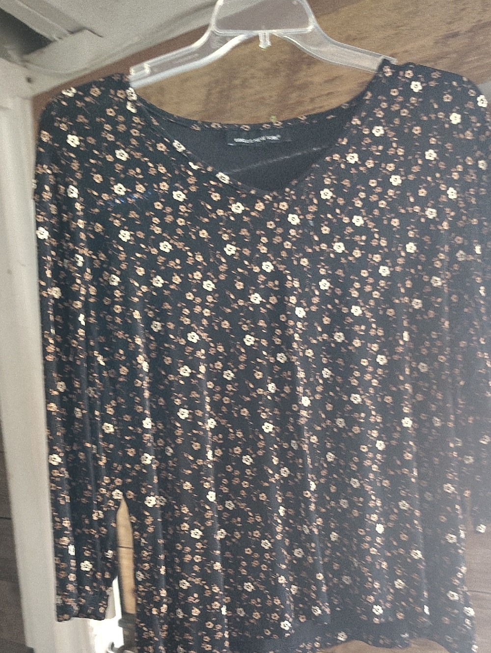 Briggs New York Black Floral Metallic Top